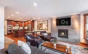 Spacious 2Bdr On Blueberry Hill | Pets | Complex Hot Tub | Bbq